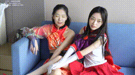 【袜啵啵】NO.263 小甜豆稚予-两双高跟鞋、油亮肉丝、油亮白丝