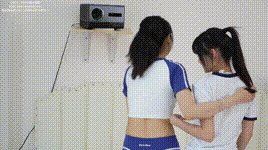 【袜啵啵】NO.472 小甜豆甜甜圈 两双运动鞋、厚白丝大腿袜、裸足、两位模特丝袜和裸足踩奶油蛋糕剧情（花絮版）