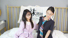 【袜啵啵】NO.384 雪糕甜甜圈-两双高跟凉鞋、黑丝（脚尖加固款）、白丝（脚尖加固款）、裸足、裸足脚对脚剧情 （花絮版）