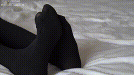 【袜啵啵】NO.459 小甜豆-高跟凉鞋、厚黑丝、穿鞋踩包子和橘子剧情（花絮版）