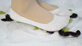 【袜啵啵】NO.483 奶油 板鞋、白船袜厚肉丝叠穿、厚肉丝、瑜伽动作、船袜和丝袜分别踩葡萄剧情（剧情版）