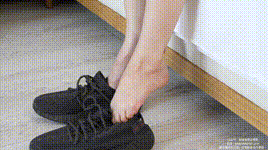 【袜啵啵】NO.394 甜甜圈-运动鞋、白船袜、裸足、裸足涂抹精油玩鞋子剧情（花絮版）