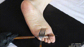 【袜啵啵】NO.525 小甜豆 高跟鞋、短白丝（脚尖加固款）、裸足、裸足刀叉摆盘剧情（超长花絮版）