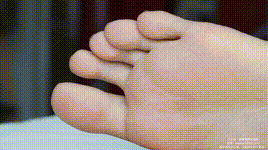 【袜啵啵】NO.526 焦糖 三双高跟鞋、薄肉丝（脚尖透明款）、裸足（红色美甲）（花絮版）