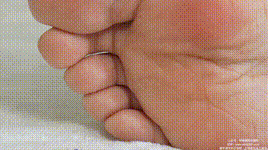 【袜啵啵】NO.573 香菜 三双高跟凉鞋、薄肉丝（脚尖透明款）、裸足、视频以超近景特写为主