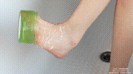 【袜啵啵】NO.561 小甜豆 板鞋、短白棉袜、裸足、模特脚淋芦荟胶踩芦荟胶剧情