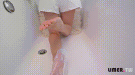 女主脚踩踏视频写真图片