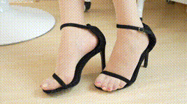 【物恋传媒】2K NO.2530 南南 三双高跟鞋、薄肉丝、裸足