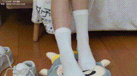 【甜予摄影】NO.062 璇璇-板鞋、白棉袜、踩蜡笔小新玩偶剧情封面图