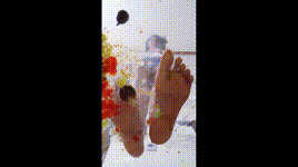 【甜予摄影】NO.080 璇璇 校服、板鞋、裸足、光脚踩小西红柿葡萄的剧情