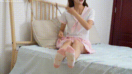 【物恋传媒】NO.2550 泡泡 运动鞋、皮鞋、两双白棉袜、裸足