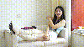 【物恋传媒】NO.2548 奶糖 高跟长靴、白棉袜、裸足