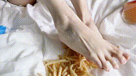 【Limerence】1080P-NO.069 小星星 美脚与薯条的较劲 油亮的脚底