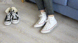 【袜啵啵】1080P-NO.220 小沫-两双板鞋、短肉丝、裸足封面图