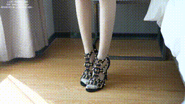 【袜啵啵】1080P-NO.309 稚予-两双高跟鞋、灰丝（脚尖加固款）、白丝（脚尖加固款）、裸足（黑色美甲）、踩奶油蛋糕剧情（剧情版）_2封面图