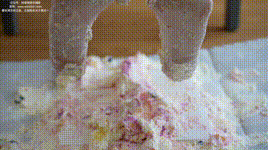 【袜啵啵】1080P-NO.309 稚予-两双高跟鞋、灰丝（脚尖加固款）、白丝（脚尖加固款）、裸足（黑色美甲）、踩奶油蛋糕剧情（剧情版）封面图