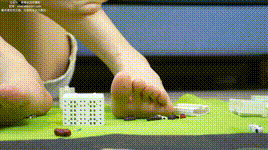 【袜啵啵】1080P-NO.420 小甜豆-高跟鞋、高跟凉鞋、黑丝（脚尖微加固款）、裸足、模特分别裸足 丝袜 穿鞋踩房子小汽车等巨大娘视角剧情、本期以特写为主（花絮版）封面图