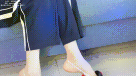 【袜啵啵】1080P-NO.398 稚予-板鞋、白船袜、裸足（黑色美甲）、裸足踩奶油蛋糕泡脚脚玩鞋子剧情（花絮剧情版）封面图