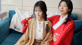 【袜啵啵】1080P-NO.400 奶油甜甜圈-两双高跟鞋、白棉袜、肉丝（脚尖加固款）、 棉袜丝袜脚对脚，斗脚剧情（仅花絮剧情版）、古装 （花絮剧情版）封面图