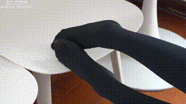 【袜啵啵】1080P-NO.477 甜甜圈 高跟鞋、高跟凉鞋、厚黑丝、白丝（脚尖加固款）、裸足、穿鞋和丝袜踩小汽车小人军团巨大娘剧情（花絮版）封面图