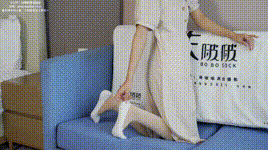 【袜啵啵】1080P-NO.483 奶油 板鞋、白船袜厚肉丝叠穿、厚肉丝、瑜伽动作、船袜和丝袜分别踩葡萄剧情（剧情版）封面图