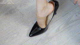 【袜啵啵】1080P-NO.509 稚予 高跟鞋、短肉丝（脚尖加固款）、黑色美甲、银行制服、半脱袜子（花絮版）封面图