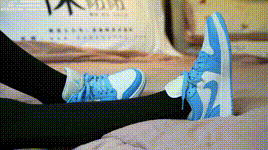 【袜啵啵】1080P-NO.516 小甜豆 板鞋、厚黑色踩脚裤袜、白棉袜（叠穿）（花絮版）封面图