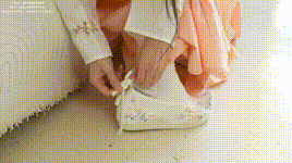 【袜啵啵】1080P-NO.518 甜甜圈 平底鞋、白棉袜、裸足、汉服古装（超长花絮版）封面图