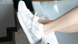 【袜啵啵】1080P-NO.561 小甜豆 板鞋、短白棉袜、裸足、模特脚淋芦荟胶踩芦荟胶剧情封面图