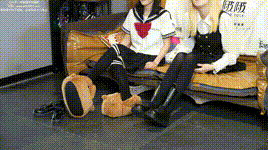 【袜啵啵】1080P-NO.600 小甜豆&amp糯米 皮鞋、马丁靴、小熊拖鞋、过膝棉袜封面图