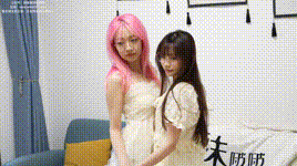 【袜啵啵】1080P-NO.563 小甜豆甜甜圈 高跟鞋、油亮白丝、裸足、穿着丝袜和光脚食物摆盘以及摸酸奶剧情封面图