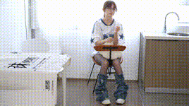 【袜啵啵】1080P-NO.590 香菜-板鞋、短白棉袜、油亮薄黑丝（脚尖透明款）、分体牛仔裤封面图