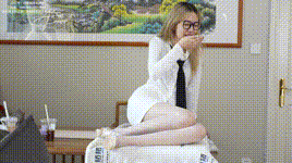 【袜啵啵】1080P-NO.622 小甜豆 高跟鞋、油亮薄白丝（脚尖透明款）、裸足、ol制服、丝袜裸足淋满精油搓脚剧情封面图