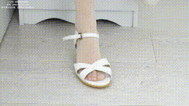 【袜啵啵】1080P-NO.628 甜甜圈 凉鞋、雪地靴、油亮薄白丝（脚尖透明款）、踩脚袜套裸足、圣诞裙封面图